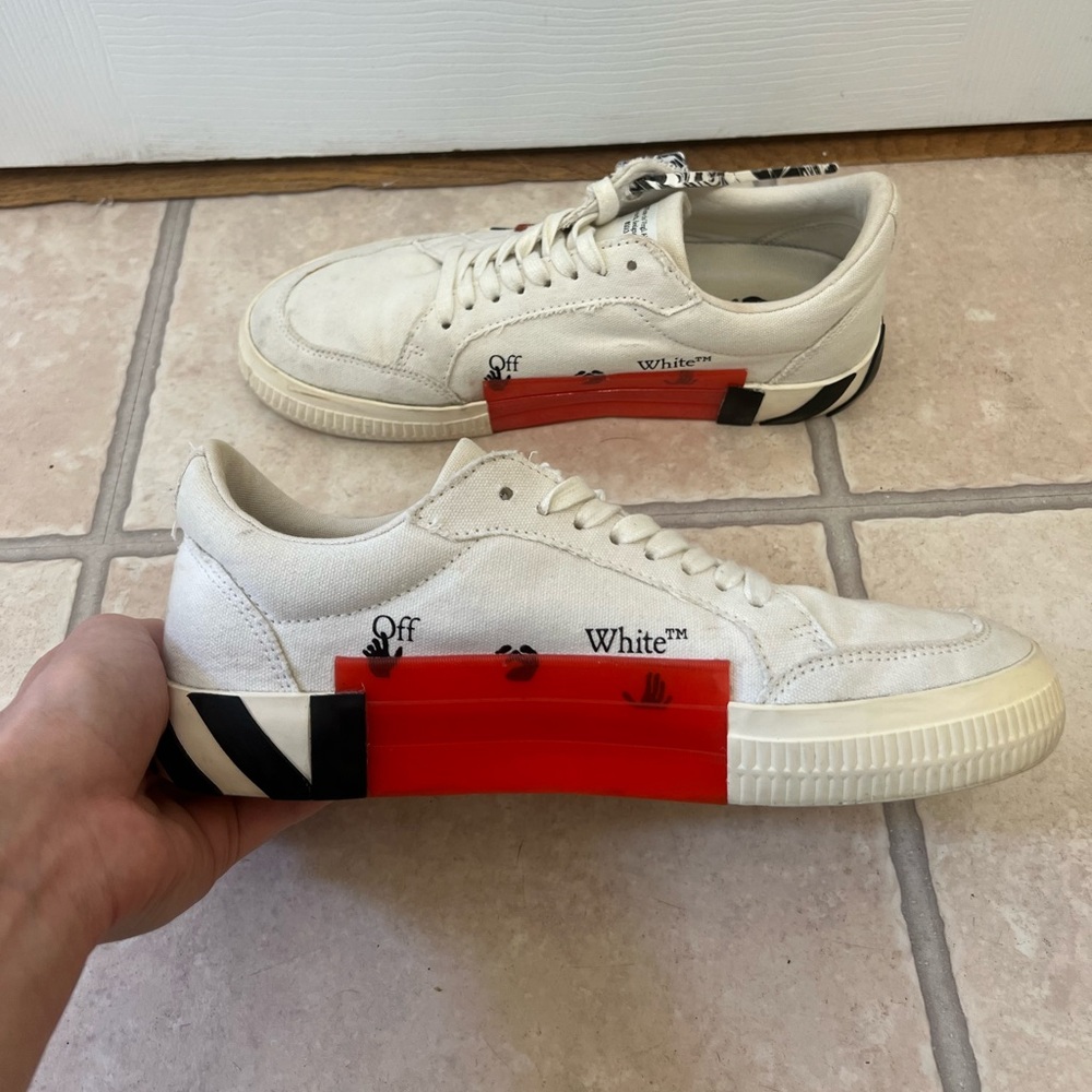 OFF-WHITE Vulc Low White Red Arrow Sneakers - Picture 4 of 6